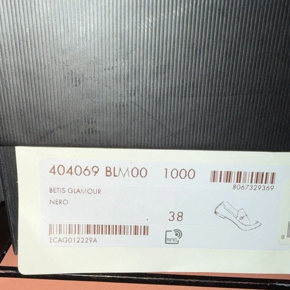 Authentic Women’s Gucci black Loafer with Gold Detail - Picture 3 of 4